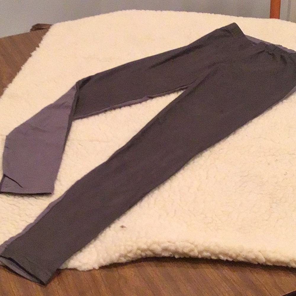 Beautiful leggings with 2 shades of grey